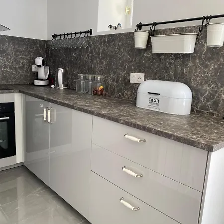 Amity. Exclusive Poolside Garden Apartment