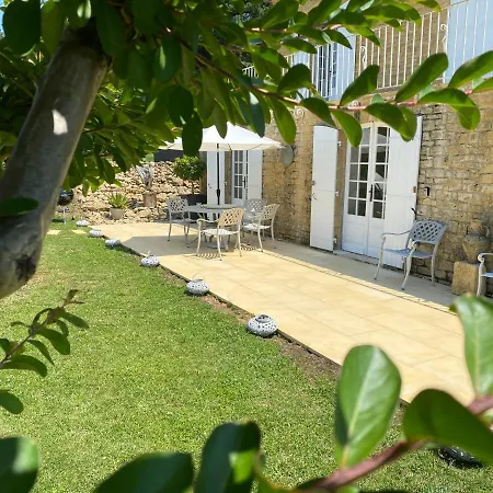 Apartment Amity. Exclusive Poolside Garden Sarlat-la-Caneda