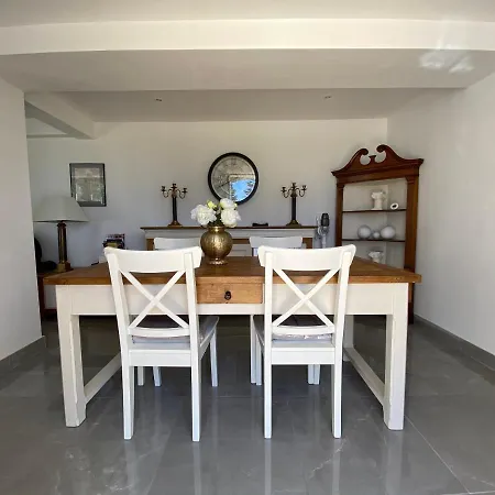 דירה Amity. Exclusive Poolside Garden *