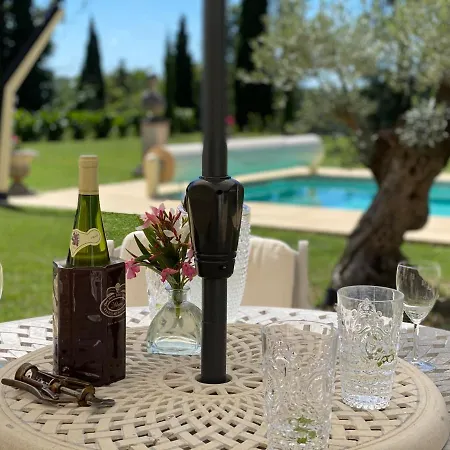 Amity. Exclusive Poolside Garden דירה