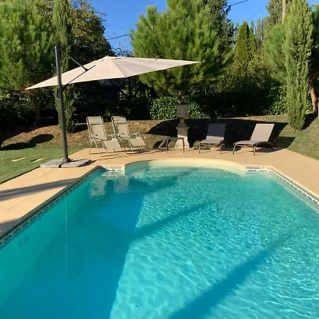 Amity. Exclusive Poolside Garden Apartment